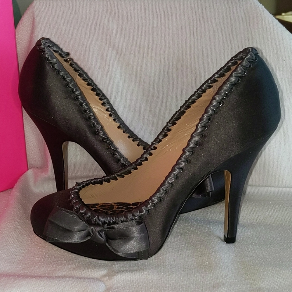 Beautiful Betsey Johnson Satin Pumps with Bow